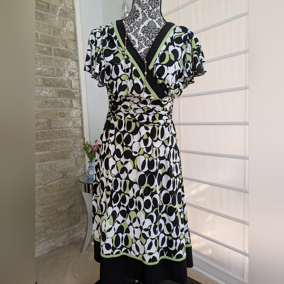 Pretty, Multi Print,Flutter Sleeve Dress - Picture 13 of 13